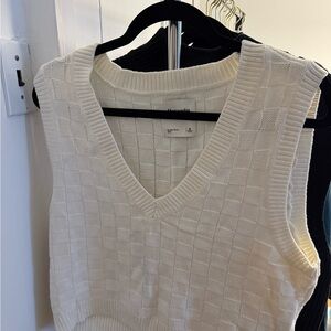 Abercrombie & Fitch White Slim Cropped V-Neck Sweater Vest